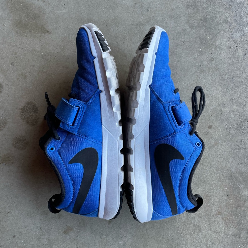 Nike SB Trainers Blue and Black Sneakers with Velcro Closure